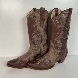 Corral Women’s Concho Cowgirl Boots 12 M Distressed Style Wingtip